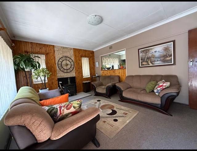 4 BEDROOM HOUSE FOR SALE IN VANDERBIJLPARK CE 2